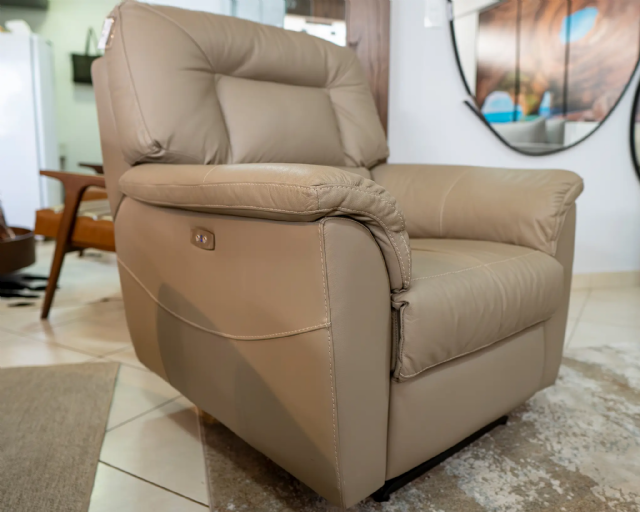 Poltrona Charlote Avelã