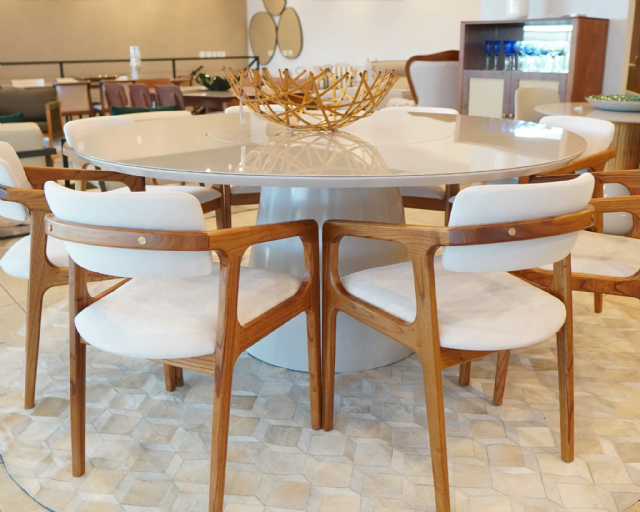 Conjunto Mesa Zara 1,80 + 8 Cadeiras Zara