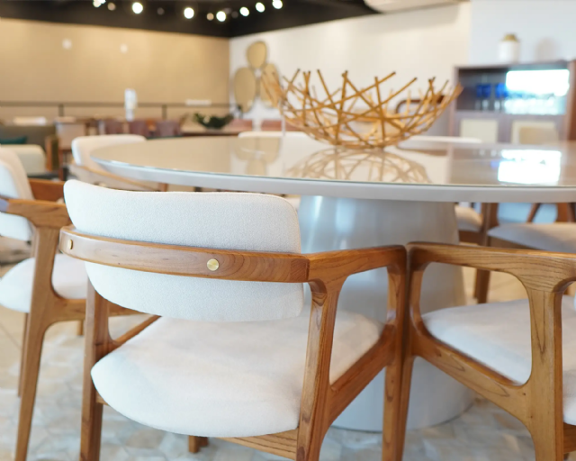 Conjunto Mesa Zara 1,80 + 8 Cadeiras Zara