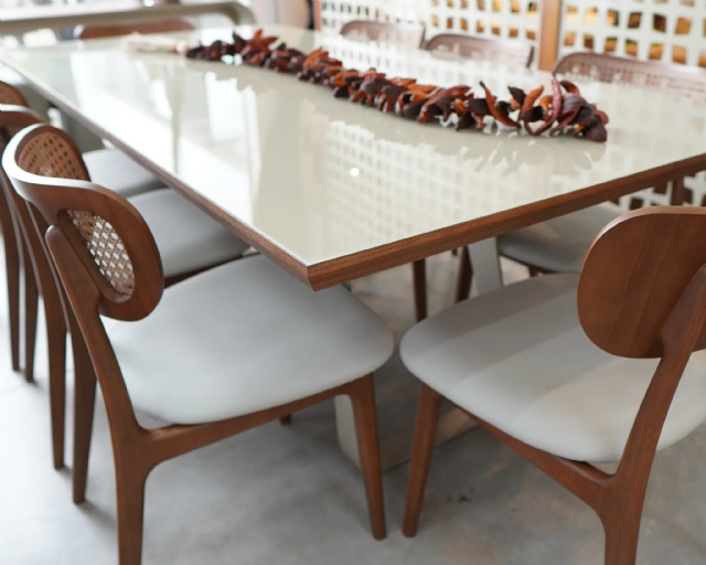 Conjunto Mesa Suiça 2,20 + 8 Cadeiras Claudia